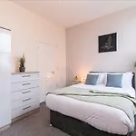 Cheerful Double En-Suite Room With Free Wifi