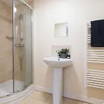 Cheerful Double En-Suite Room With Free Wifi