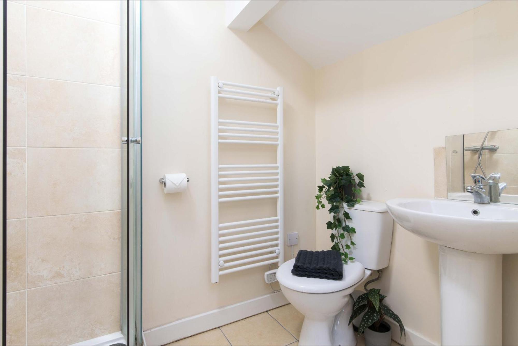 Cheerful Double En-suite With Free Wifi